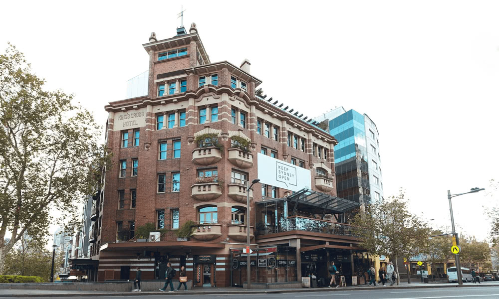 Kings Cross venue forced to remove its unapproved 'Keep Sydney Open' banner