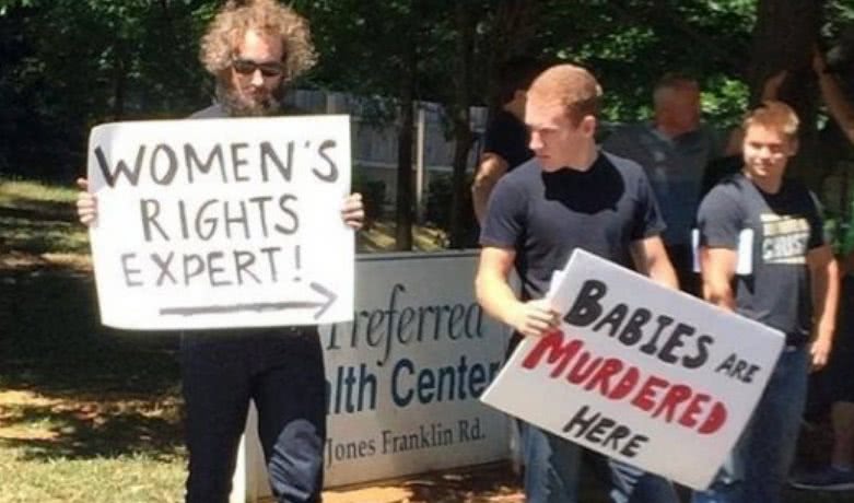 Abortion clinic protests to face jail after new “safe access zone” laws are passed in NSW